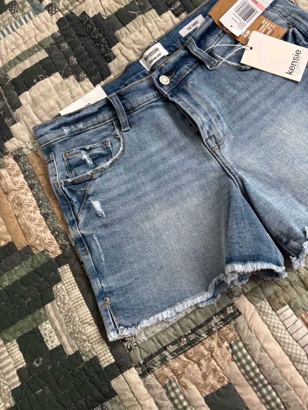Kensie Light Blue Distressed Denim Shorts  Color: MarinaW/Destruction 10/30 NWT